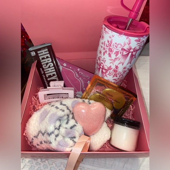 Pink Gift Set - Picture 3 of 6